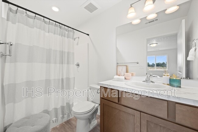 Building Photo - 4732 W Quinault Dr