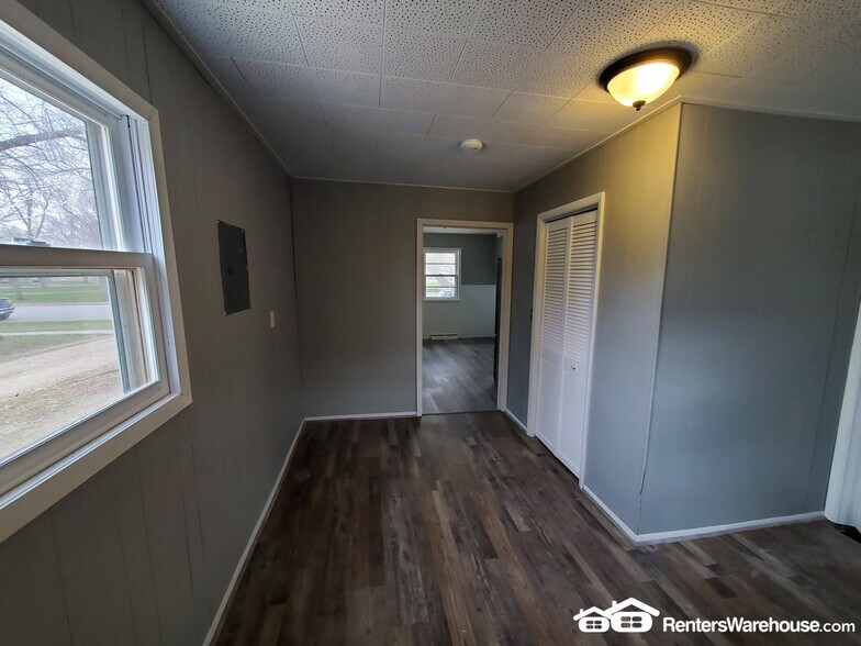 Building Photo - 111 Douglas Ave W