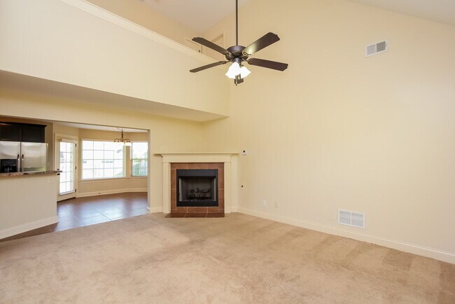 Building Photo - 3167 Pinetree Loop N