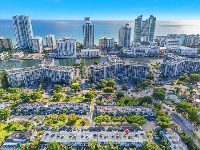 Building Photo - 707 NE 27th Ave