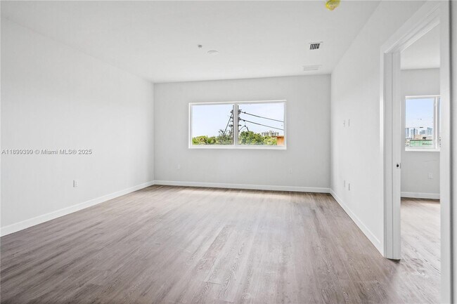 Building Photo - 2311 NW 22nd Ave