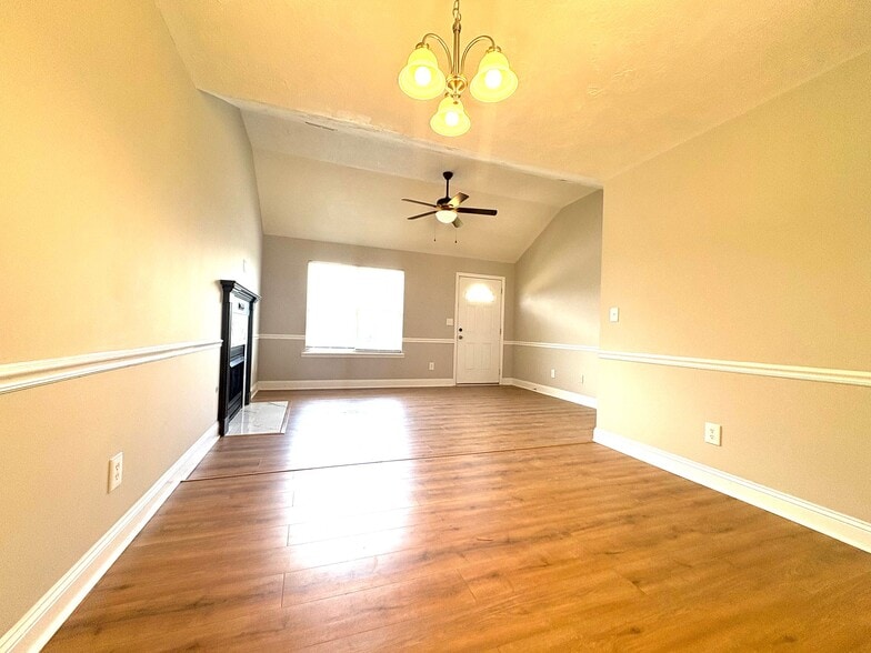 Building Photo - 2812 Cranbrook Dr