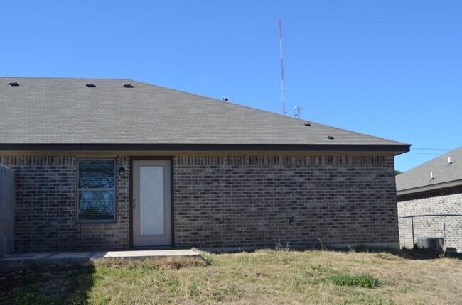 Building Photo - 806 N 3rd St