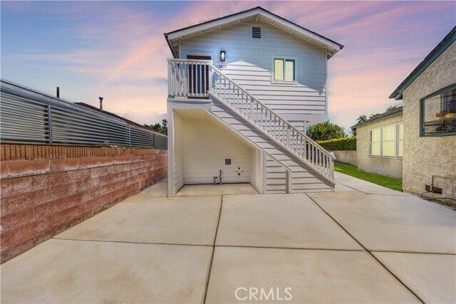 Building Photo - 5833 Glady St