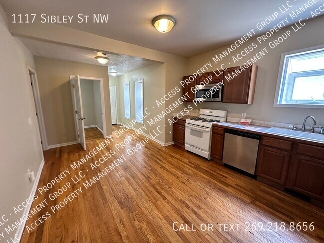 Building Photo - 1117 Sibley St NW