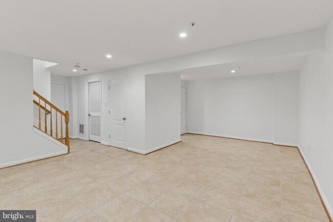 Building Photo - 6033 Grenfell Loop