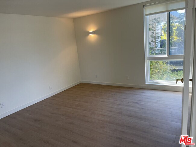 Building Photo - 15480 Antioch St
