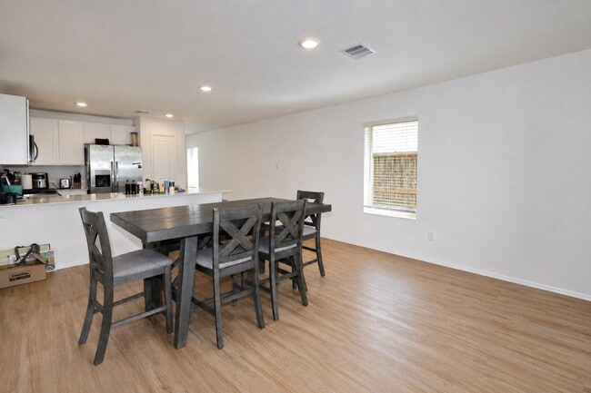 Building Photo - 7430 Clover Chase Dr
