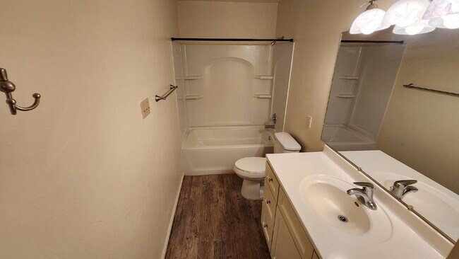 Building Photo - Half off first full month's rent/Southwest...