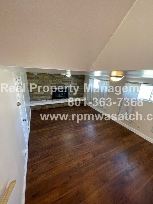 Building Photo - 1605 Manzanita Dr