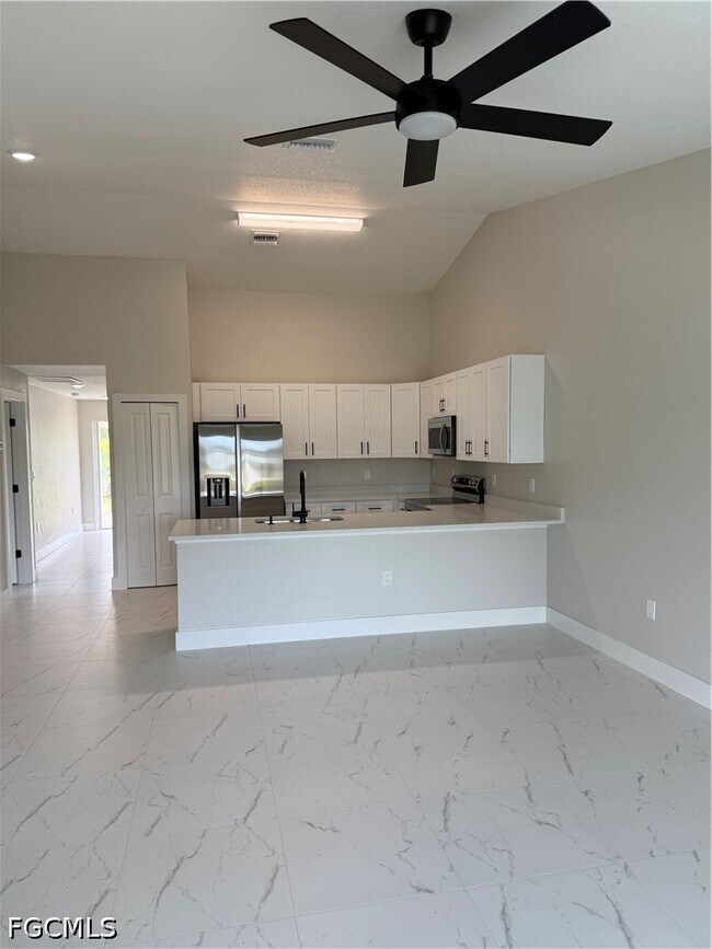 Building Photo - 362 Petite Ave