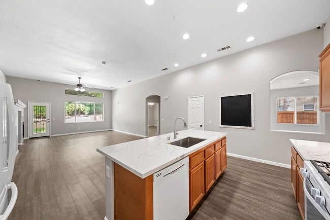 Building Photo - 24898 Sunset Vista Ave