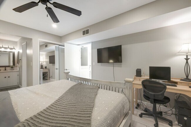 Building Photo - Great South Scottsdale Location 1 Bedroom Fully Furnished (optional)