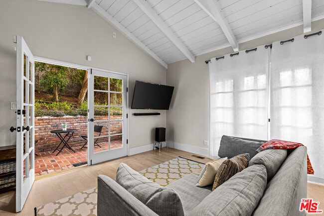 Building Photo - 9520 Gloaming Dr