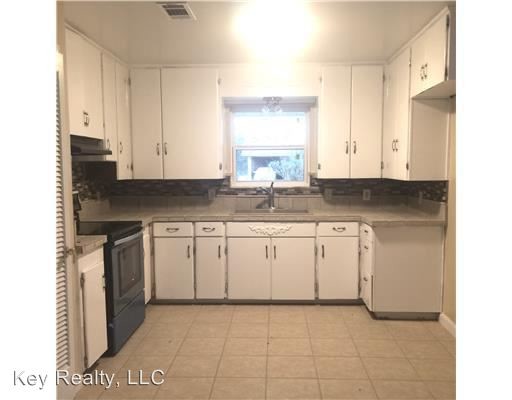 Building Photo - 3 br, 1 bath House - 2714 Woodlawn Dr.