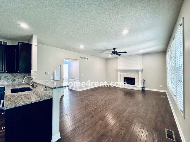 Building Photo - Elegant Cul-de-Sac Retreat with 5th Bedroo...