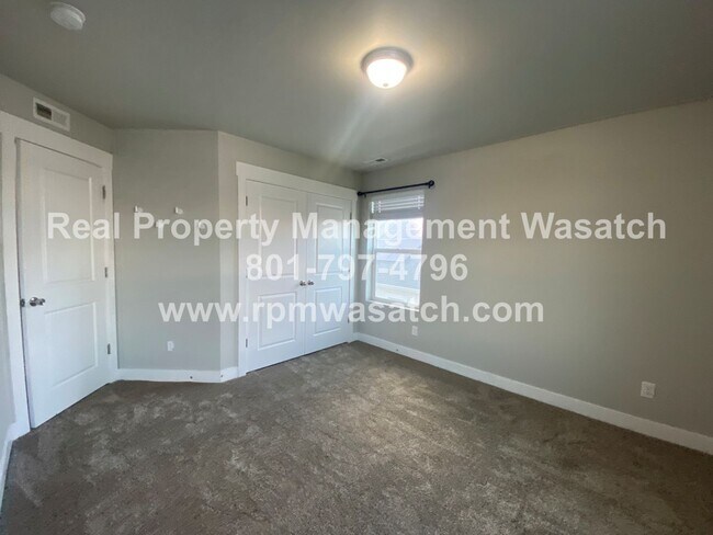 Building Photo - Rent This Beautiful 3 Bedroom 2.5 Bathroom...