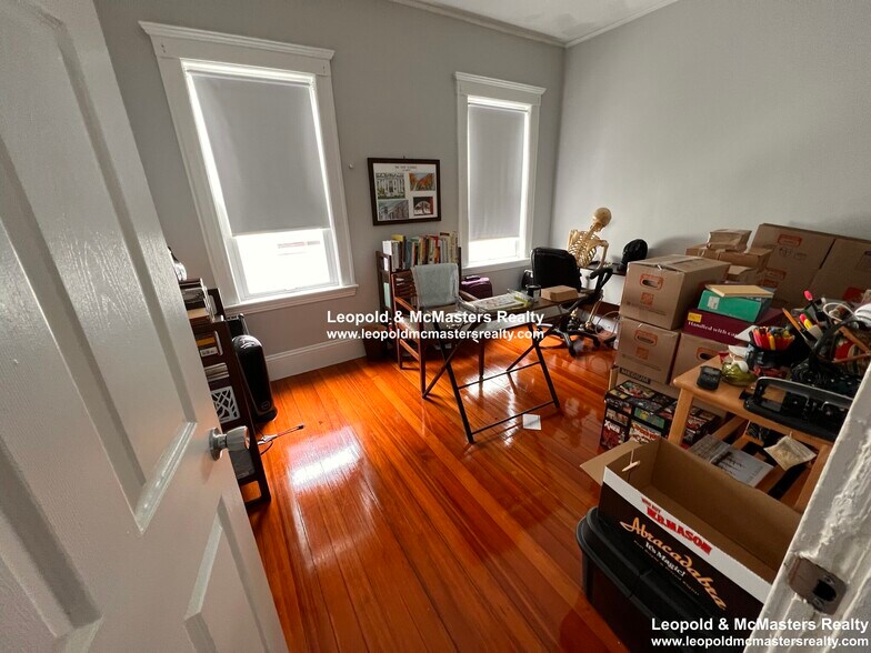 Building Photo - 21 Roseclair St