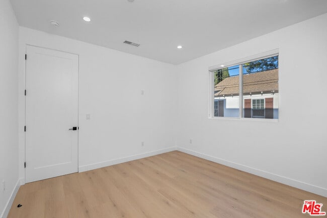 Building Photo - 1330 Mohawk St