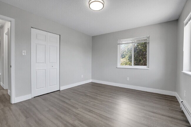 Building Photo - $1,345.00 - 2 Bed, 1 Bath Updated Unit in Denver with In Unit Laundry!