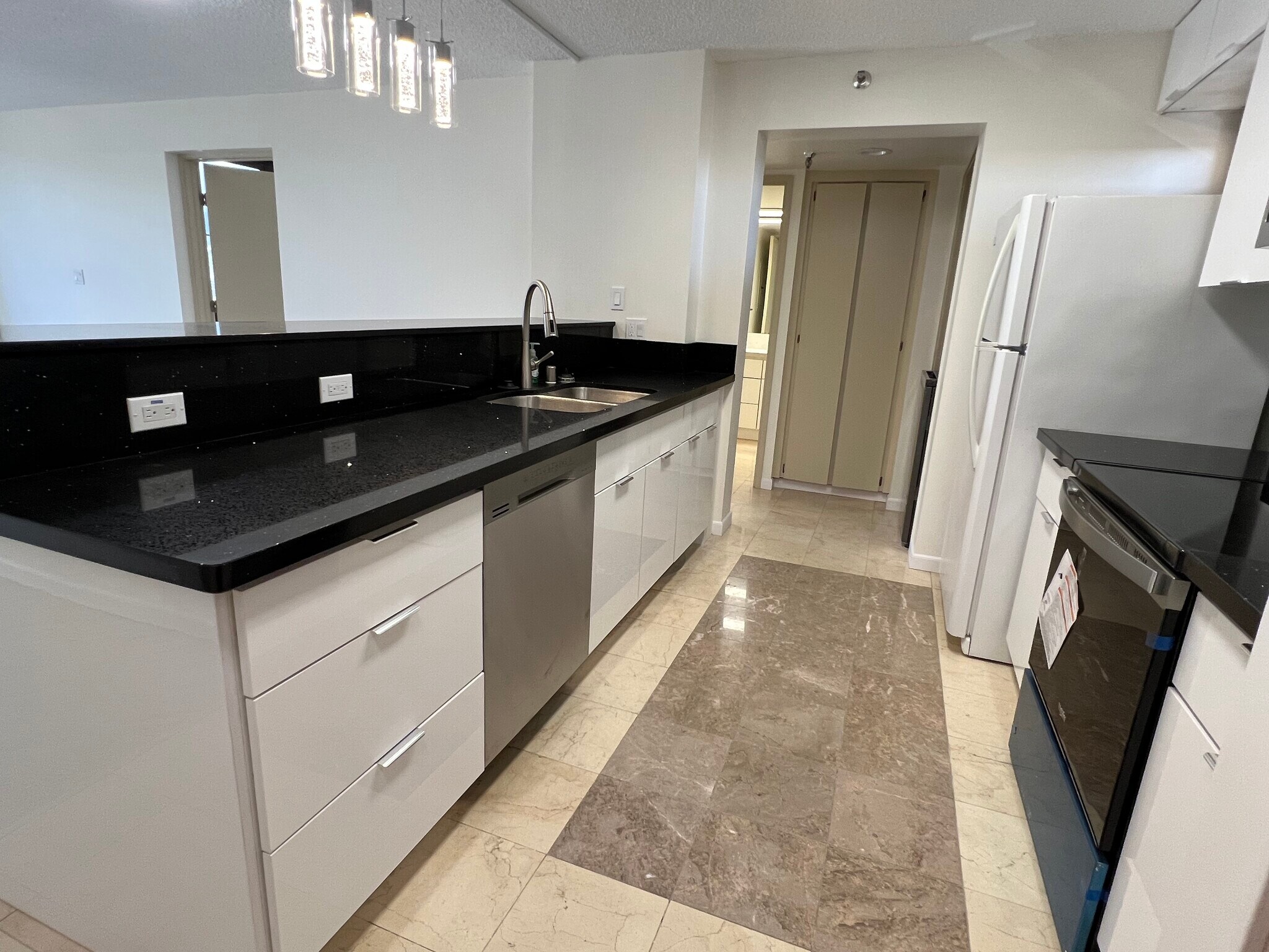 Building Photo - 5070 Likini St