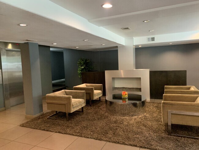 Building Photo - 141 S Clark Dr