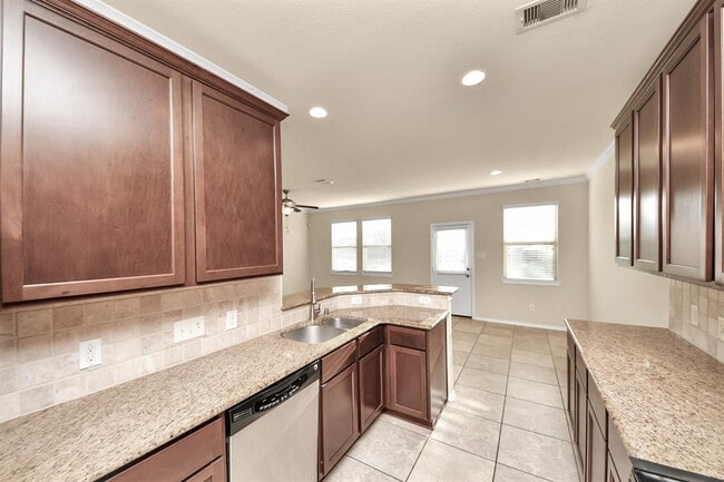 Building Photo - 6483 Calgary Woods Ln