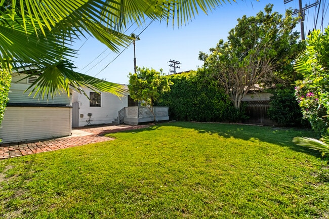 Building Photo - 8643 Clifton Way