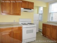 Building Photo - 2 Central St