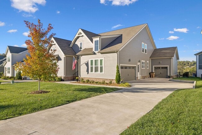 Building Photo - Luxurious living space *Fully furnished an...