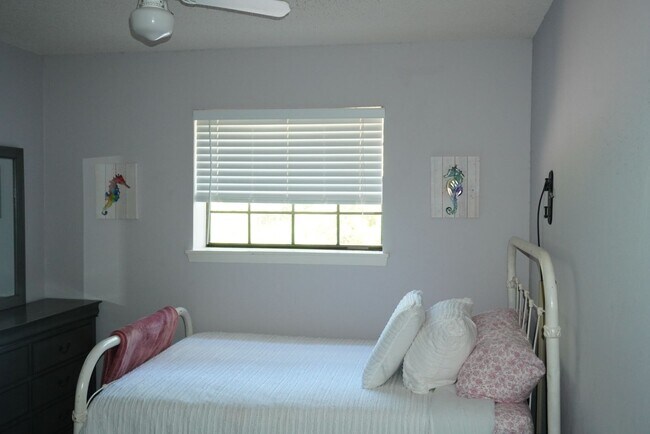 Building Photo - Gorgeous Condo Located in the Seascape com...