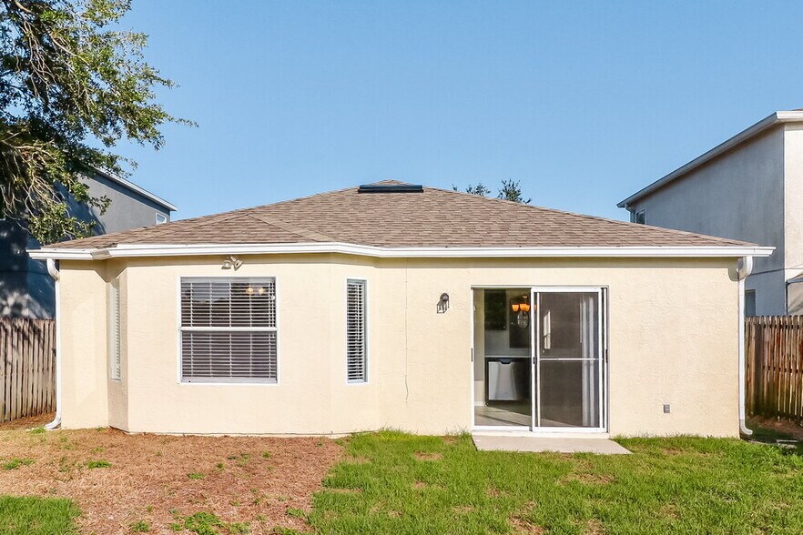 Building Photo - 18032 Birdwater Dr