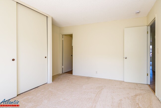 Building Photo - Lovely Cul-De-Sac Home | New Flooring & Paint