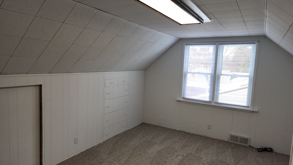 Building Photo - 2000 32nd St