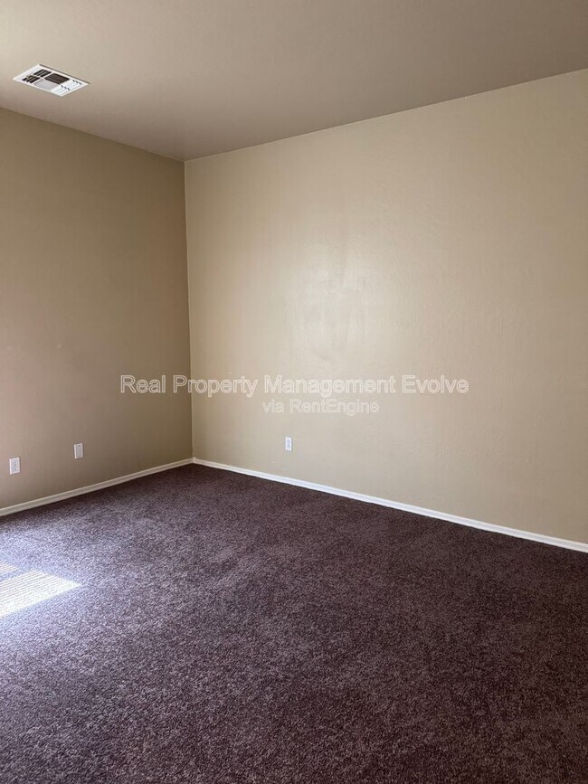 Building Photo - 15440 W Jefferson St