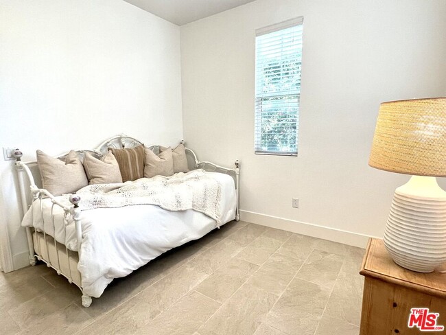 Building Photo - 1353 Caspian Way