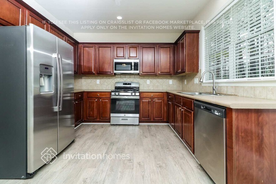 Building Photo - 544 Watercress Dr