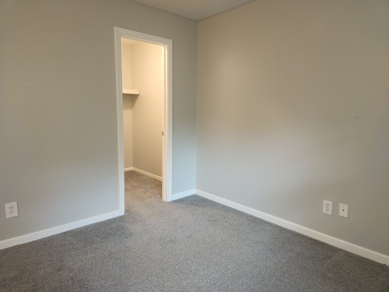 Master walk in closet - 3373 Van Dyke Rd