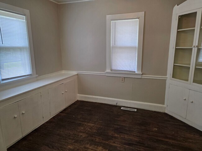 Building Photo - Updated Price!!! 2-Bedroom, 1-Bathroom Home with Basement – $995/Month - Accepting Section 8
