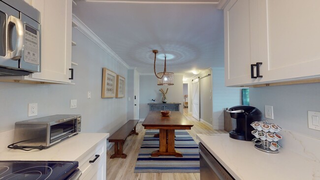 Building Photo - Fully Furnished Condo in La Jolla!! 2 Bedr...