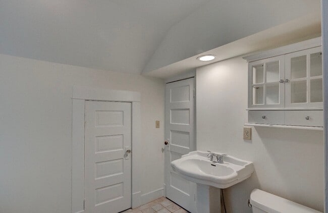 Building Photo - Executive 3/3 House in College Heights- $2,795