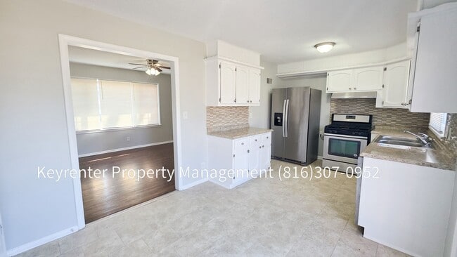 Building Photo - 4 bedroom 1.5 bath