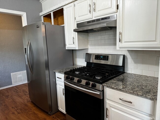 Building Photo - 601 Rosewood Ct