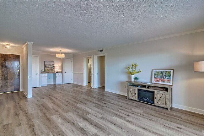 Building Photo - Modern Luxury Condo in Middleborough – Rec...