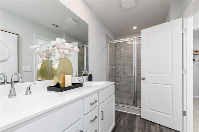 Building Photo - 3085 Cambridge Ml St