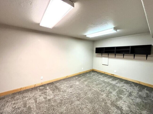 Building Photo - 6363 Murray Bluffs Dr