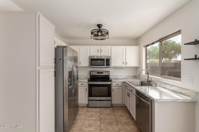 Building Photo - 6932 S Russet Sky Way