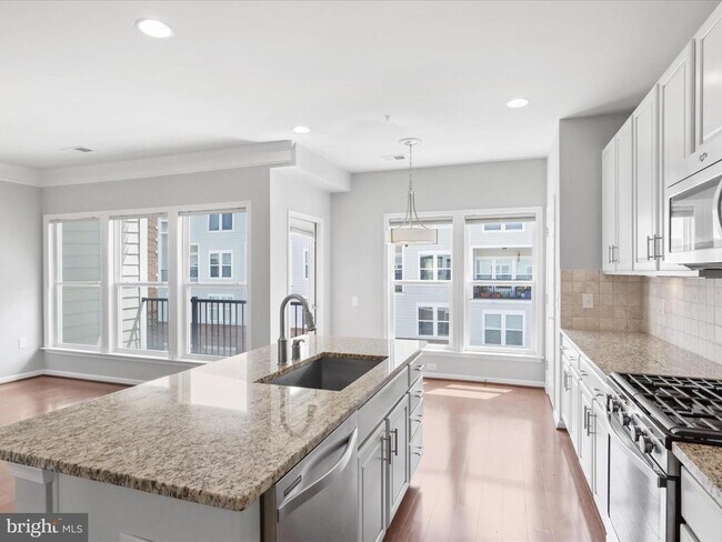 Building Photo - 3037 Rittenhouse Cir