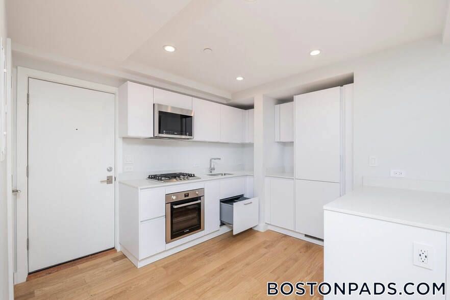 Building Photo - 288 Chestnut Hill Ave