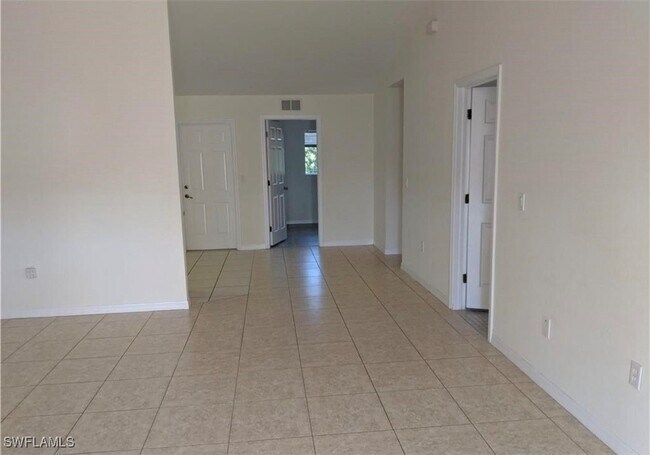 Building Photo - 2806-2804 Hawalaska St